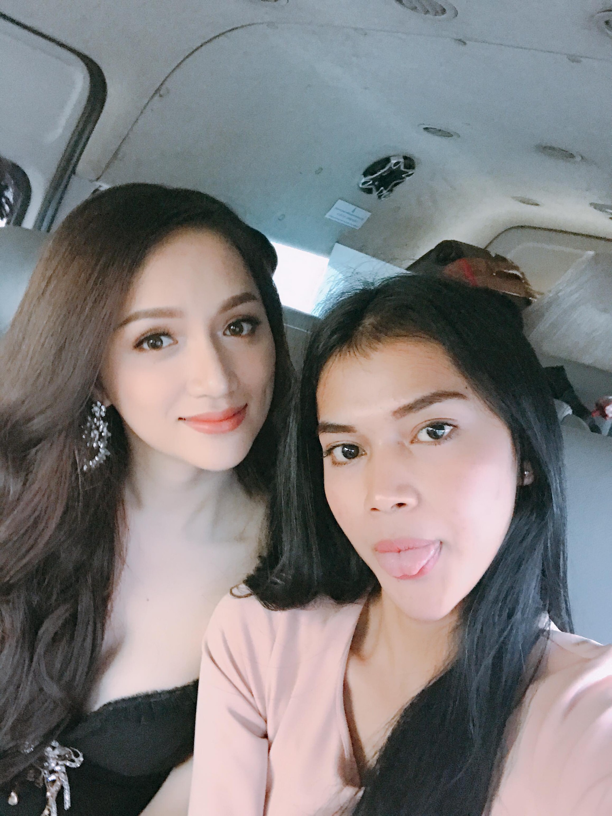 Vừa có mặt tham dự Hoa hậu Chuyển giới Quốc tế, Hương Giang đã xuất hiện nổi bật trên báo Thái Vừa có mặt tham dự Hoa hậu Chuyển giới Quốc tế, Hương Giang đã xuất hiện nổi bật trên báo Thái